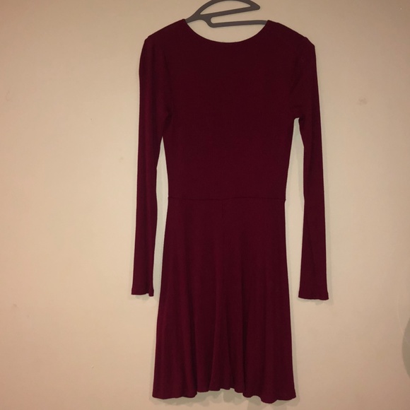 Long sleeve low v-neck skater dress - Picture 5 of 5